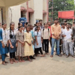 नामांकन को लेकर डीसी कार्यालय पहुंचे दर्जनों छात्र !