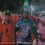 राजद समर्थक की अनोखी आस्था यात्रा: तेजस्वी को सीएम बनाने बाबाधाम पहुंचा  माथे पर लालटेन रख  हरे कपड़े में डाक बम”