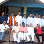 धनबाद में सड़क पर सियासत, सड़क के गढ़े को सांसद भरवाया, कांग्रेस ने कहा ये काम जिला प्रशासन का