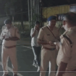 धनबाद में यातायात पुलिस का चेकिंग अभियान जारी, बिना हेलमेट और नशे में ड्राइव करने वालों पर सख्त कार्रवाई