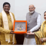 धनबाद सांसद के आगवन पर स्टेशन में जोरदार स्वागत प्रधानमंत्री से मिल कर एयरपोर्ट की मांग पत्र सौंपा।