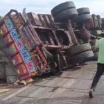 एनएच-727 पर दर्दनाक हादसा: गन्ना लोडिंग के दौरान ट्रक की चपेट में आया 22 वर्षीय मजदूर, मौत