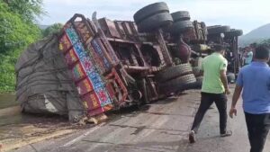 “भैरोगंज NH-727 पर ट्रक की चपेट में आए 22 वर्षीय मजदूर गोविंद चौहान की दर्दनाक मौत, परिवार में मातम, ट्रक बरामद”