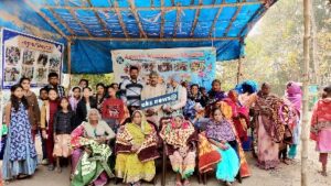 1️⃣ झरिया चासनाला में शहीद सुरेन्द्र महतो की 48वीं शहादत दिवस पर जुलूस और माल्यार्पण समारोह 2️⃣ विधायक मथुरा महतो और बीसीकेयू नेताओं ने झरिया में शहीद दिवस पर श्रद्धांजलि दी 3️⃣ लक्ष्मी देवी को पार्षद प्रत्याशी घोषित और गरीबों में कंबल वितरण करते हुए 4️⃣ झरिया में शहीद दिवस समारोह के दौरान कार्यक्रम में मौजूद लोग और नेता 5️⃣ चासनाला बस्ती स्थित सुरेन्द्र मैदान में शहीद दिवस कार्यक्रम और सामाजिक सेवा