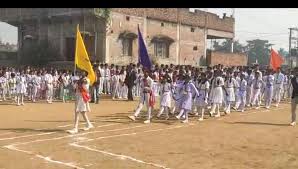 “न्यू एंजेल्स होम स्कूल में छात्रों द्वारा देशभक्ति गीत, नृत्य और भाषण प्रस्तुत करते हुए” “डिगवाडीह न्यू एंजेल्स होम स्कूल के गणतंत्र दिवस समारोह में छात्र और शिक्षक शामिल” “गणतंत्र दिवस पर न्यू एंजेल्स होम स्कूल में सम्मान और कार्यक्रम का आयोजन”