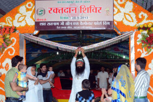 “गोमो में 85वें ऐतिहासिक दिवस पर आयोजित रक्तदान शिविर”“स्थानीय नागरिक और युवा रक्तदान करते हुए, गोमो रक्तदान शिविर”

“मानवता की मिसाल: गोमो में रक्तदान से जीवन बचाने का अभियान”

“गोमो में रक्तदान शिविर में सेवा भाव दिखाते लोग”

“85वें ऐतिहासिक दिवस पर रक्तदान और सामाजिक सेवा का आयोजन, गोमो”