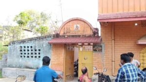 हथियार के बल पर बच्चों को बनाया बंधक, लाखों की डकैती से दहला इलाका !