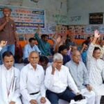 नेशनल फेडरेशन ऑफ अंबेडकर मिशन के द्वारा बाबा साहेब की प्रतिमा से छेड़छाड़ के विरोध में रणधीर वर्मा चौक पर दिया धरना किया प्रदर्शन।