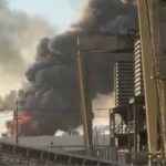 टेक्सास की ऑयल रिफाइनरी में धमाका, आग और धुएं का गुबार !