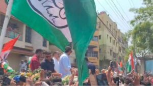 आसनसोल में मलय घटक के प्रचार में देव अधिकारी टॉलीवुड स्टार का रोड शो !