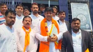 दुर्गापुर में नामांकन जमा को लेकर तीव्र तनाव गुरुवार को दुर्गापुर महकमा शासक के दफ़्तर में यह घटना घटी।