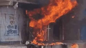 दानापुर में गिफ्ट शॉप में भीषण आग, लाखों का नुकसान !