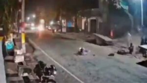 आजमगढ़ में टायर फटने से शख्स हवा में उछला !