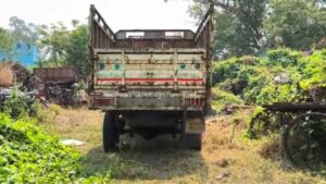 निरसा मनोज कुमार सिंह गल्फरबाड़ी पुलिस ने लोहा लदे पिकअप वैन किया जप्त,एक को भेजा जेल।