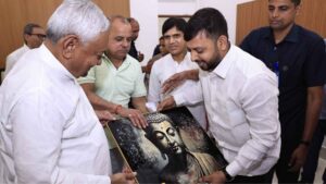 सीएम आवास पर JDU उपाध्यक्ष विशेष मुलाकात की: नीतीश कुमार को गौतम बुद्ध की प्रतिमा भेंट, विचारों से जुड़ा संदेश दिया !