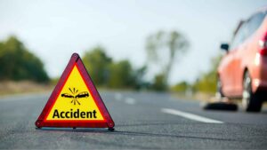 शीर्षक: बोकारो में दर्दनाक सड़क हादसा: ट्रक की टक्कर से मां की मौत, बेटी घायल !