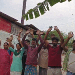 मिठाई फैक्ट्री के गंदे पानी और दुर्गंध से परेशान ग्रामीणों का प्रदर्शन, कार्रवाई की मांग