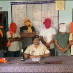 बक्सर: शराब पार्टी व अवैध हथियार मामले में छापेमारी, JE समेत 6 गिरफ्तार