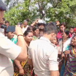 गया में बालू ट्रैक्टर जब्ती को लेकर बवाल, पुलिस पर पथराव, लाठीचार्ज के बाद दो हिरासत में