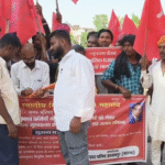 कम वेतन से नाराज सफाईकर्मियों का कलेक्ट्रेट के पास जोरदार प्रदर्शन, 6 सूत्री मांगें उठाईं