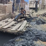 नाला जाम से बेहाल बासोपट्टी बाजार, समाजसेवियों ने खुद संभाली सफाई, BDO का आश्वासन फेल