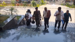 ईंधन बचत को लेकर महापौर की पहल, बाइक से कार्यालय पहुंचे अरविंद कुमार राणा