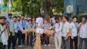 क्लस्टर सिस्टम के विरोध में आजसू छात्र संघ का प्रदर्शन, मुख्यमंत्री हेमंत सोरेन का पुतला दहन