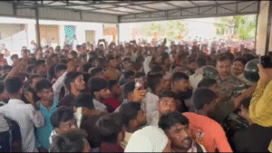 मुजफ्फरपुर में SSC GD परीक्षा रद्द होने पर फूटा छात्रों का गुस्सा, ऑनलाइन परीक्षा केंद्र पर भारी हंगामा