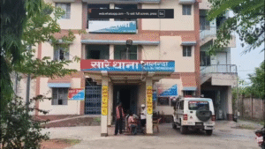 रेलवे ट्रैक के पास गंभीर हालत में मिली अज्ञात महिला, पहचान के लिए पुलिस की अपील