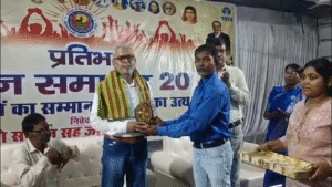 जागो संगठन ने प्रतिभा सम्मान समारोह-2026 का किया आयोजन, मेधावी विद्यार्थियों को किया सम्मानित  जमशेदपुर: जागो संगठन एवं जागो युवा विंग ने टाटा स्टील फाउंडेशन के सहयोग से धातकीडीह कम्युनिटी सेंटर में प्रतिभा सम्मान समारोह-2026 का भव्य आयोजन किया। कार्यक्रम का उद्देश्य समाज के गरीब, प्रतिभाशाली एवं मेधावी विद्यार्थियों को सम्मानित कर उन्हें शिक्षा के क्षेत्र में आगे बढ़ने के लिए प्रेरित करना था।  समारोह में मुख्य अतिथि के रूप में कॉपरेटिव कॉलेज के प्रोफेसर अस्लम मल्लिक उपस्थित रहे। वहीं विभिन्न शिक्षाविदों, समाजसेवियों एवं गणमान्य लोगों ने भी कार्यक्रम में भाग लिया। अतिथि