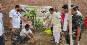 रामगढ़ में विश्व पर्यावरण दिवस पर ‘एक पेड़ माँ के नाम’ अभियान, दामोदर घाट पर हुआ वृहद वृक्षारोपण