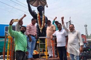 शहादत दिवस पर भगवान बिरसा मुंडा को नमन, नमन परिवार ने आयोजित की श्रद्धांजलि सभा