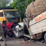 मुसरीघरारी में सड़क हादसा: ट्रक और पिकअप वाहन की जोरदार टक्कर