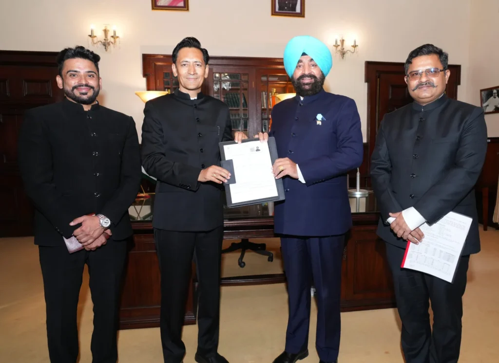 नैनीताल में विशेष गहन पुनरीक्षण अभियान शुरू, घर-घर पहुंच रहे बीएलओ