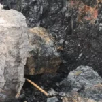 निरसा चापापुर JCP की ब्लास्टिंग से धंसी सड़क, ग्रामीणों ने बंद कराया ओसीपी का काम