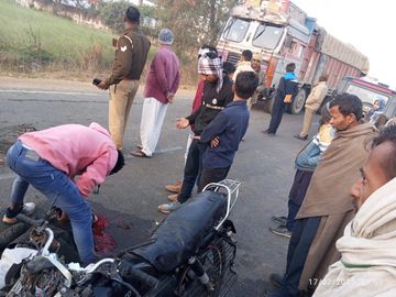 मैथन ब्रिज पर ऑटो-बाइक की सीधी टक्कर, युवक की मौके पर मौत