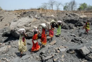 झरिया में अवैध कोयला खदान हादसा: चाल धंसने से एक मजदूर की मौत, दूसरा घायल