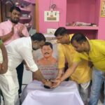 संसदीय कार्यालय में सांसद डॉ. अशोक कुमार यादव का मनाया गया जन्मदिन