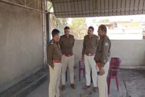 रामनवमी हत्याकांड में फरार आरोपियों के घर कुर्की-जब्ती, चिरकुंडा पुलिस की बड़ी कार्रवाई