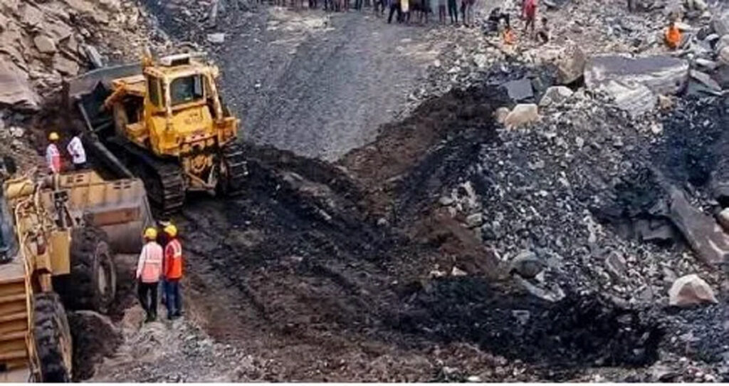 भौरा की बंद खदान में अवैध खनन का भंडाफोड़, जीएम की छापेमारी में 150 टन से अधिक कोयला जब्त