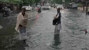 IMD की चेतावनी: भारी वर्षा वाले क्षेत्रों में अनावश्यक यात्रा से बचें !