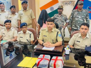 रामगढ़ ज्वेलरी शॉप डकैती कांड का खुलासा, मास्टरमाइंड गिरफ्तार; लूटे गए जेवरात बरामद