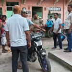 बिहारशरीफ में पुलिस को देखते ही बाइक और देसी कट्टा छोड़कर भागा बदमाश