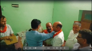 बगहा व्यवसाय संघ की नई कार्यकारिणी का गठन, पदाधिकारियों का फूलमाला से हुआ स्वागत