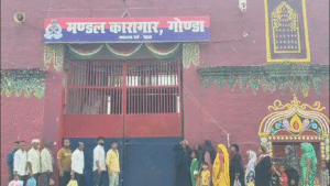 प्रेमी से मिलने जेल पहुंची किशोरी के बैग से मिले 10 कारतूस और फर्जी आधार कार्ड, मचा हड़कंप