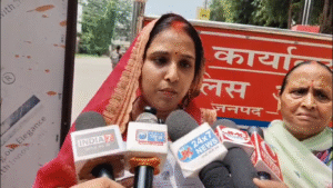 हाथों में दरख्वास्त, आंखों में आंसू: पति की तलाश में दर-दर भटक रही नवविवाहिता, पुलिस पर टालमटोल का आरोप