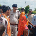 जमीन विवाद में युवक की हत्या के बाद NH-727 जाम, परिजनों ने की गिरफ्तारी और मुआवजे की मांग