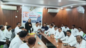 14 साल से बिना भवन स्कूल, टिन शेड में पढ़ाई और पेड़ के नीचे पहली कक्षा