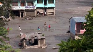 नेपाल में बाढ़ के बाद भारतीयों की तलाश जारी, सैकड़ों सुरक्षित निकाले गए !