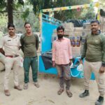 बक्सर पुल पर बड़ी कार्रवाई, डाक पार्सल वैन से 10 लाख की शराब बरामद; दो तस्कर गिरफ्तार